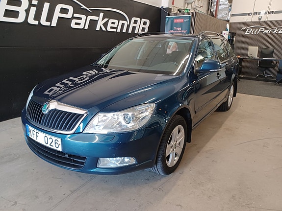Skoda Octavia 2 of 5