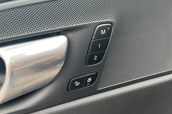 Volvo XC60 15 of 17