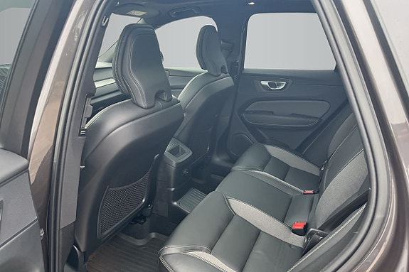 Volvo XC60 11 of 17
