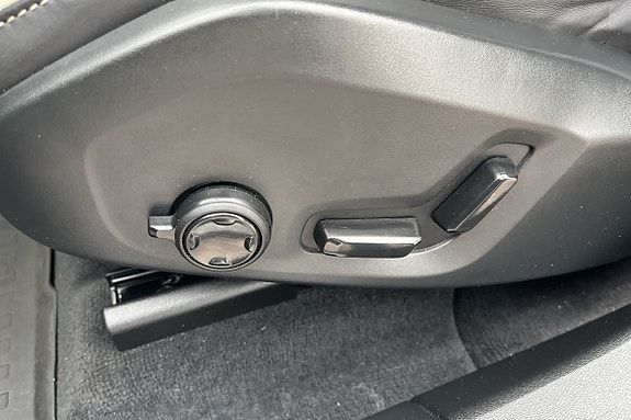 Volvo XC60 16 of 17