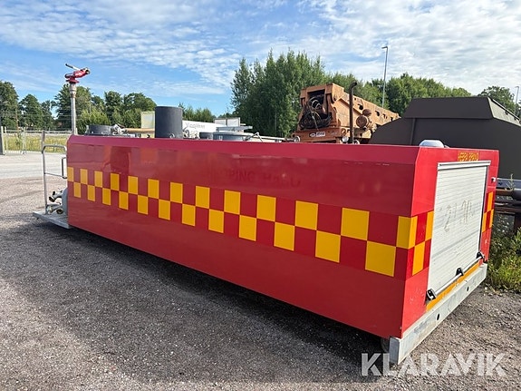 Tank med manuell vattenkanon på växlarflak He 3 of 5