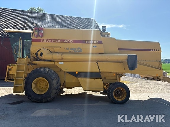 Tröska New Holland TX32 2 of 5