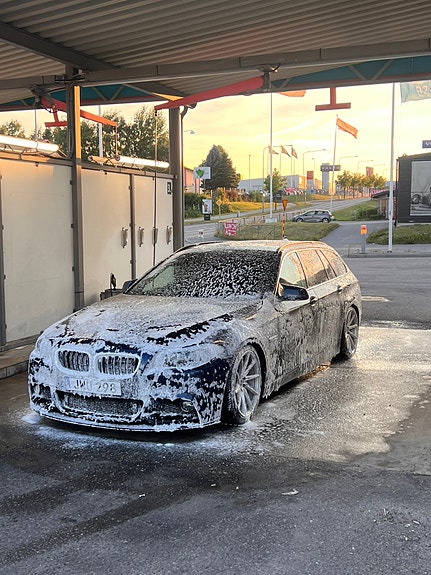 BMW 520d 2 of 12