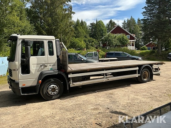 Flaklastbil Volvo FL220 med kran Pallfinger 2 of 5