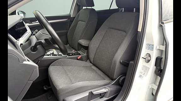 Volkswagen Golf VIII 15 of 24