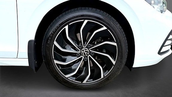 Volkswagen Golf VIII 24 of 24