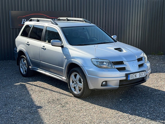 Mitsubishi Outlander 2 of 5