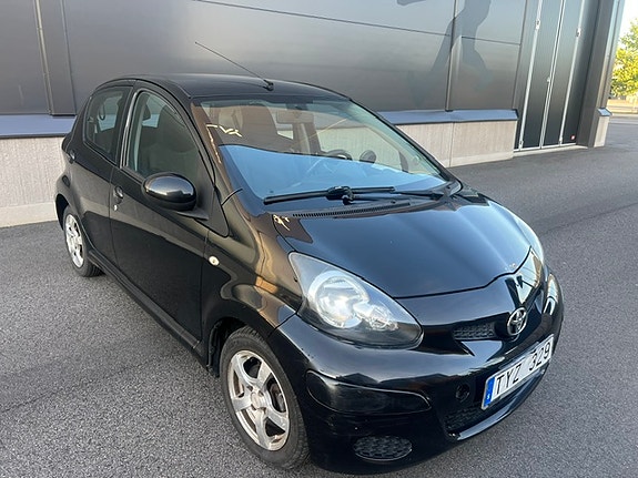 Toyota Aygo 2 of 5