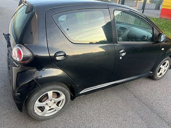 Toyota Aygo 3 of 5