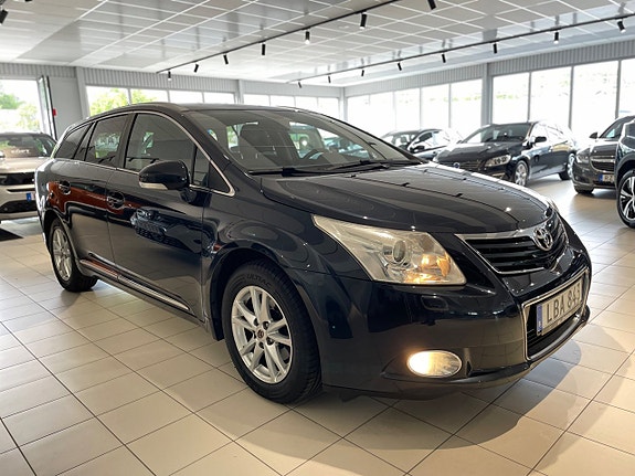 Toyota Avensis 3 of 5