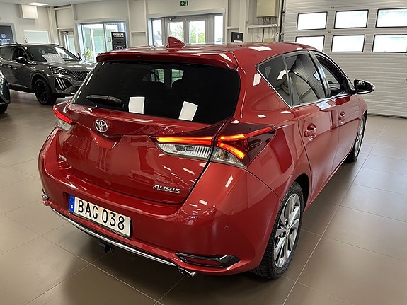 Toyota Auris 4 of 5