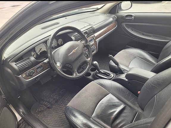Chrysler Sebring 2 of 5