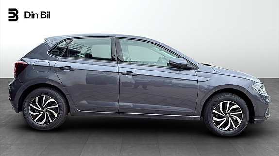 Volkswagen Polo 2 of 12