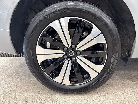 Volvo XC60 10 of 13