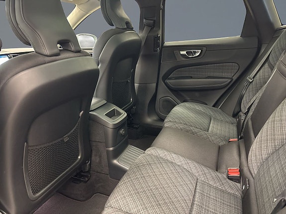 Volvo XC60 8 of 13