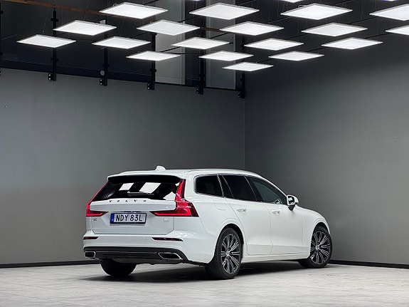 Volvo V60 2 of 5