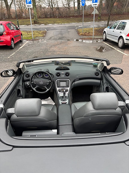 Mercedes-Benz SL350 4 of 5