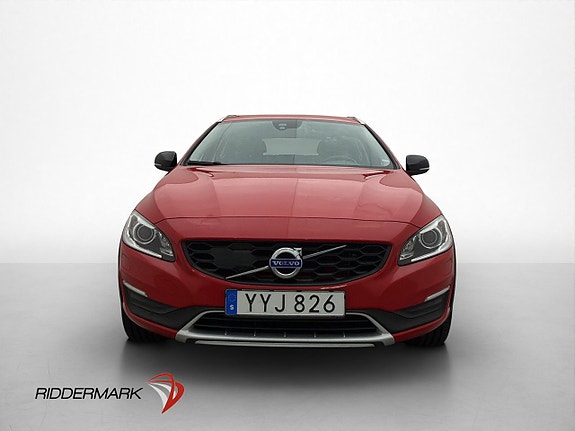 Volvo V60 Cross Country 2 of 5