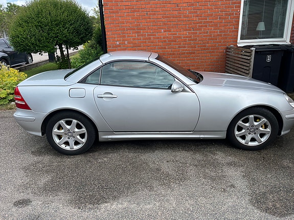 Mercedes-Benz SLK200 2 of 5