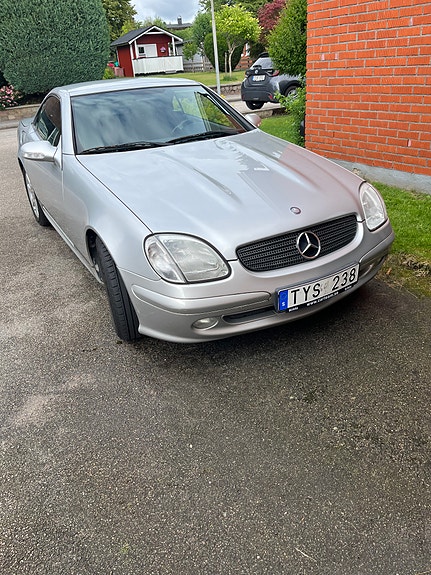 Mercedes-Benz SLK200 4 of 5