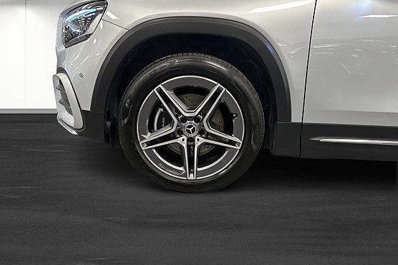 Mercedes-Benz GLB200 12 of 18