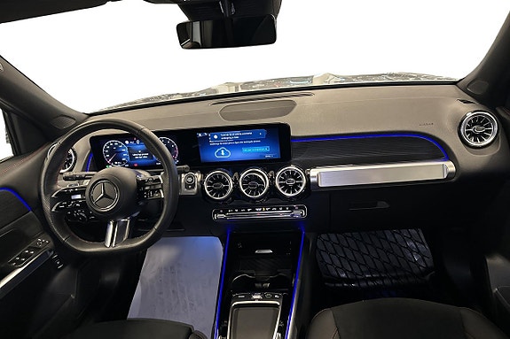 Mercedes-Benz GLB200 9 of 18