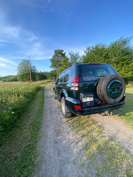Toyota Land Cruiser 2 of 11