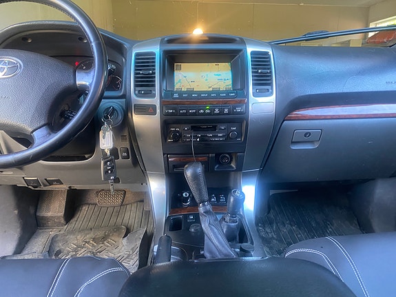Toyota Land Cruiser 7 of 11