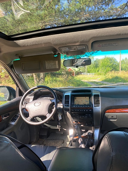 Toyota Land Cruiser 3 of 11