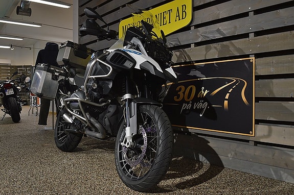 BMW R1200GSA 2 of 5