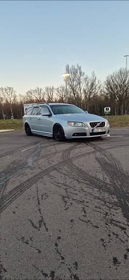 Volvo V70 2 of 2