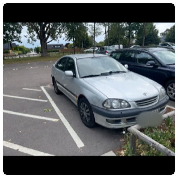 Toyota Avensis 2 of 4