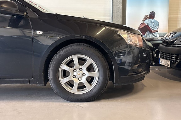 Chevrolet Cruze 9 of 17