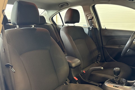 Chevrolet Cruze 10 of 17