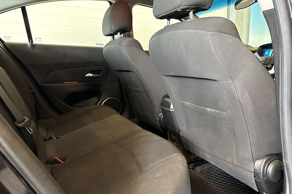 Chevrolet Cruze 11 of 17