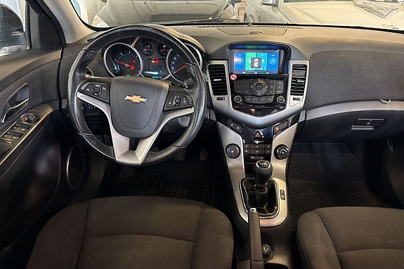 Chevrolet Cruze 13 of 17