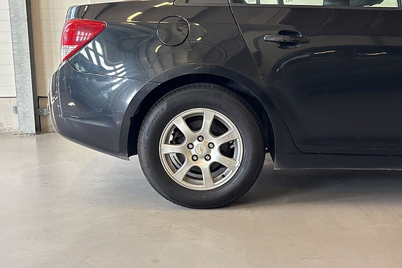 Chevrolet Cruze 8 of 17