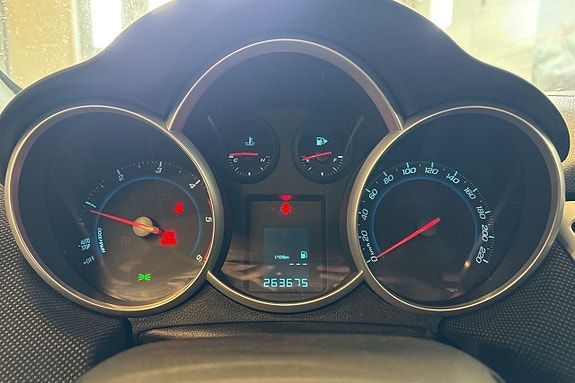 Chevrolet Cruze 14 of 17