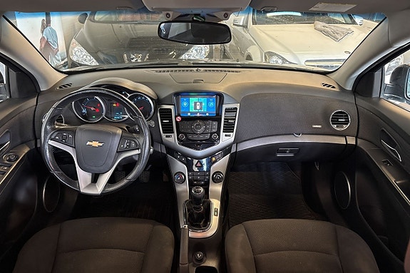 Chevrolet Cruze 12 of 17