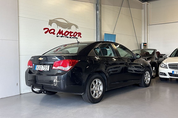 Chevrolet Cruze 4 of 5