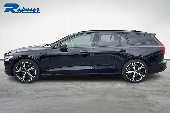 Volvo V60 2 of 5