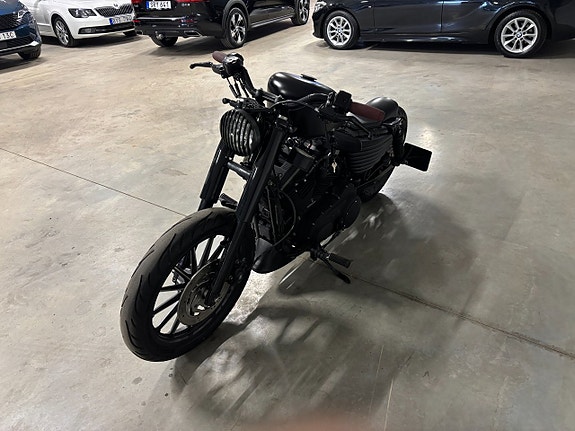 Harley-Davidson Iron 883 XL Bobber 4 of 5