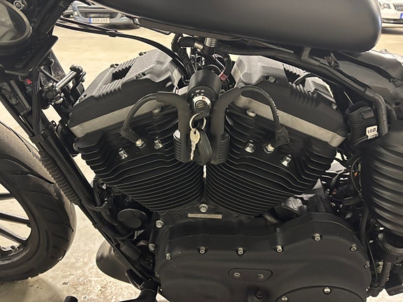 Harley-Davidson Iron 883 XL Bobber MOMS 7 of 8