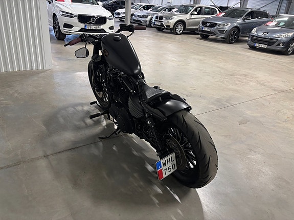 Harley-Davidson Iron 883 XL Bobber 3 of 5