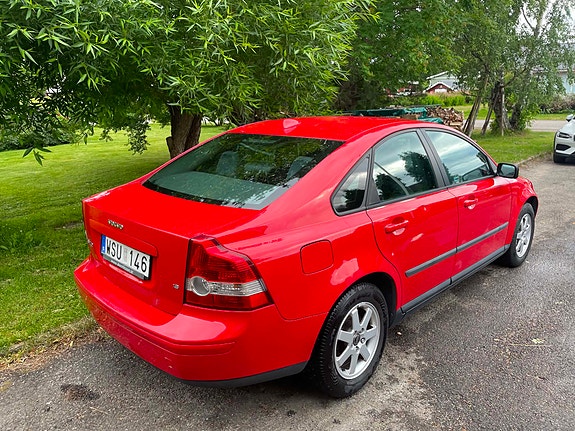 Volvo S40 2 of 5