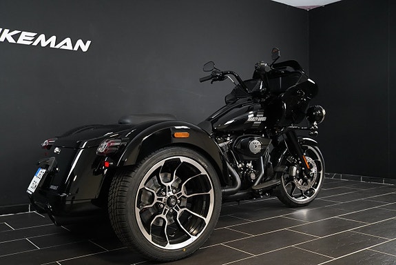Harley-Davidson Road Glide 3 5 of 10