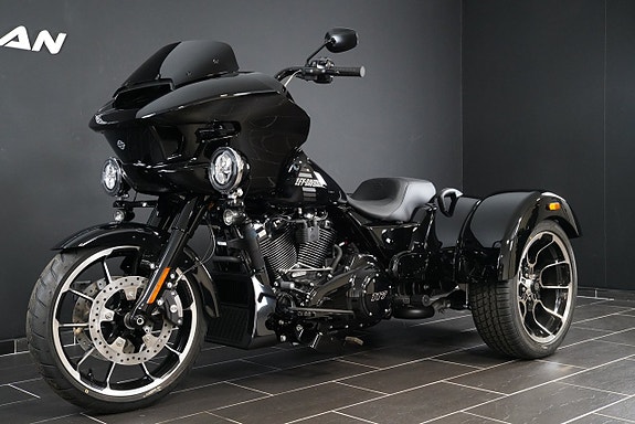 Harley-Davidson Road Glide 3 2 of 10