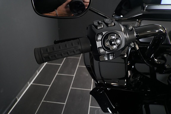 Harley-Davidson Road Glide 3 7 of 10