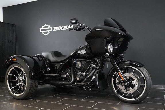 Harley-Davidson Road Glide 3 4 of 10