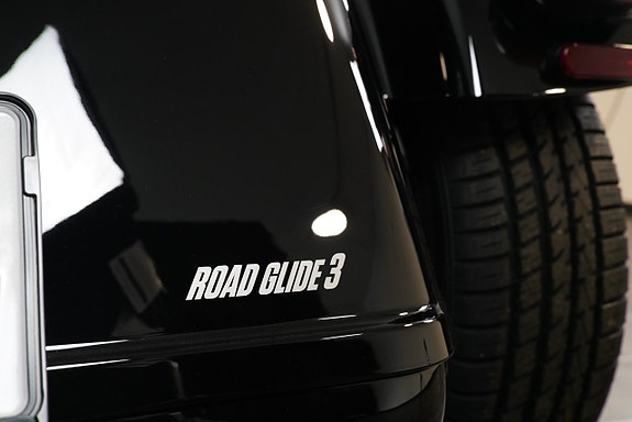 Harley-Davidson Road Glide 3 6 of 10